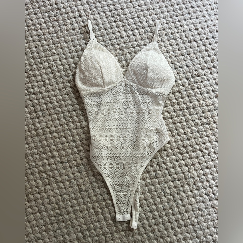 Elegant Lace Bodysuit in Cream